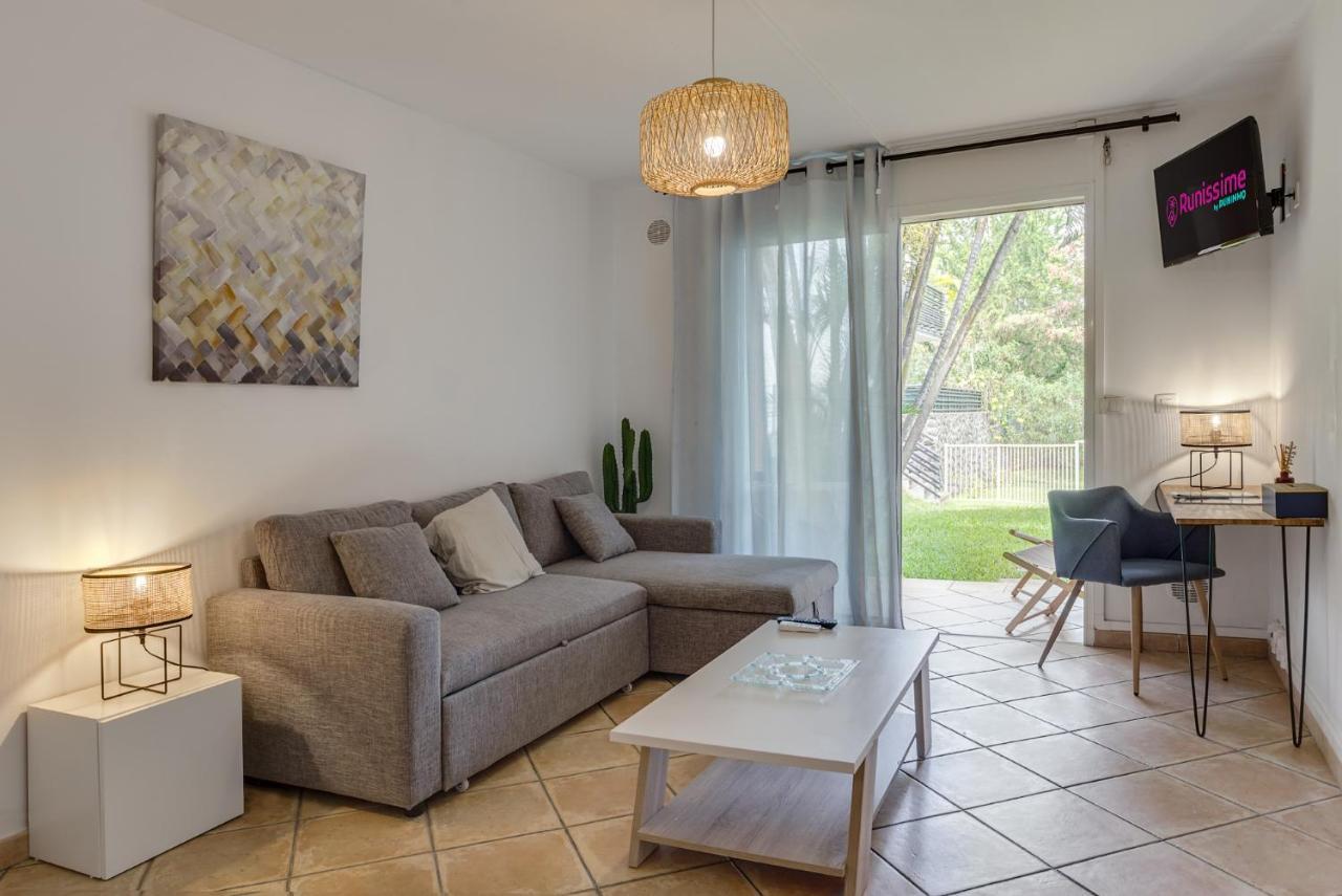 Le Saint-Gilles - Studio A St-Gilles-Les-Bains - Situe Dans Residence Privee Avec Piscine Esterno foto